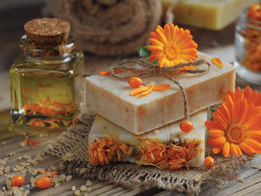 لماذا الصابون الطبيعي الخيار الأفضل للعناية بالبشرة؟
