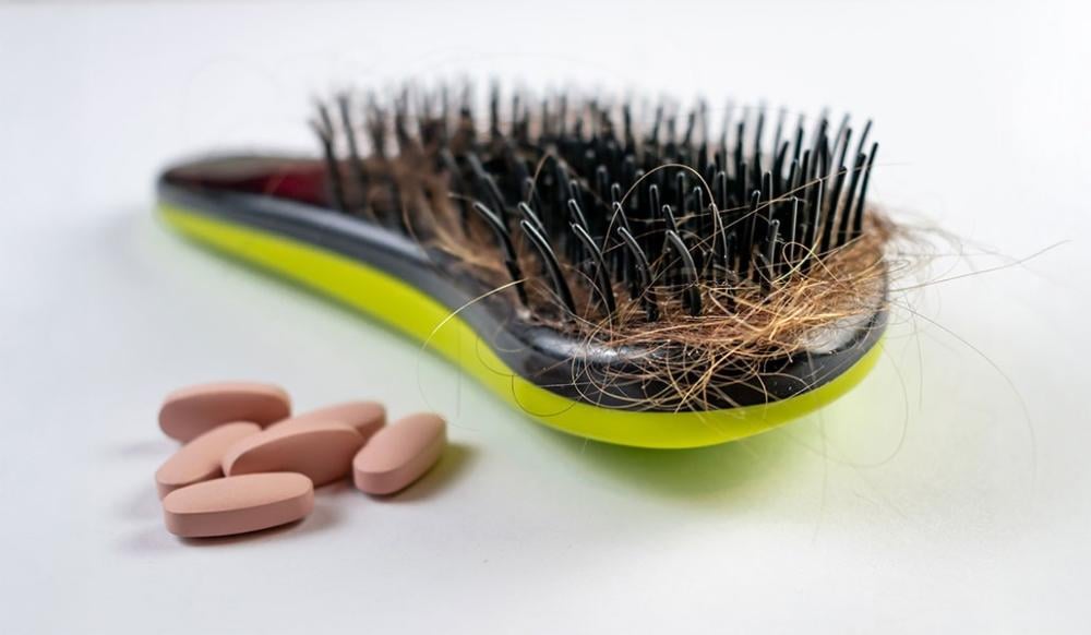 أفضل الفيتامينات لعلاج تساقط الشعر عند النساء