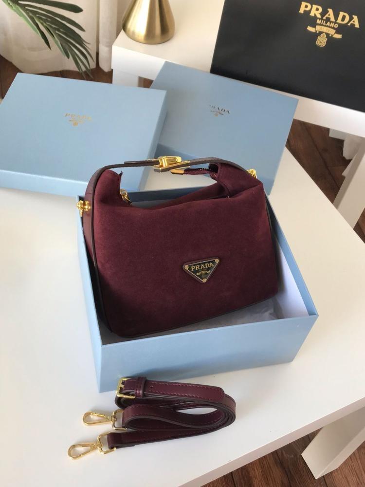 شنطة برادا النسائية الفاخرة