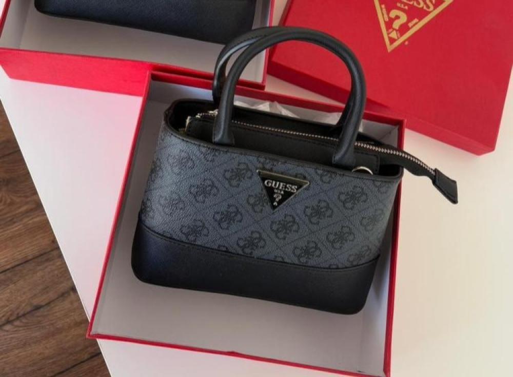 شنطة الكيوت بوكس (مونوغرام)