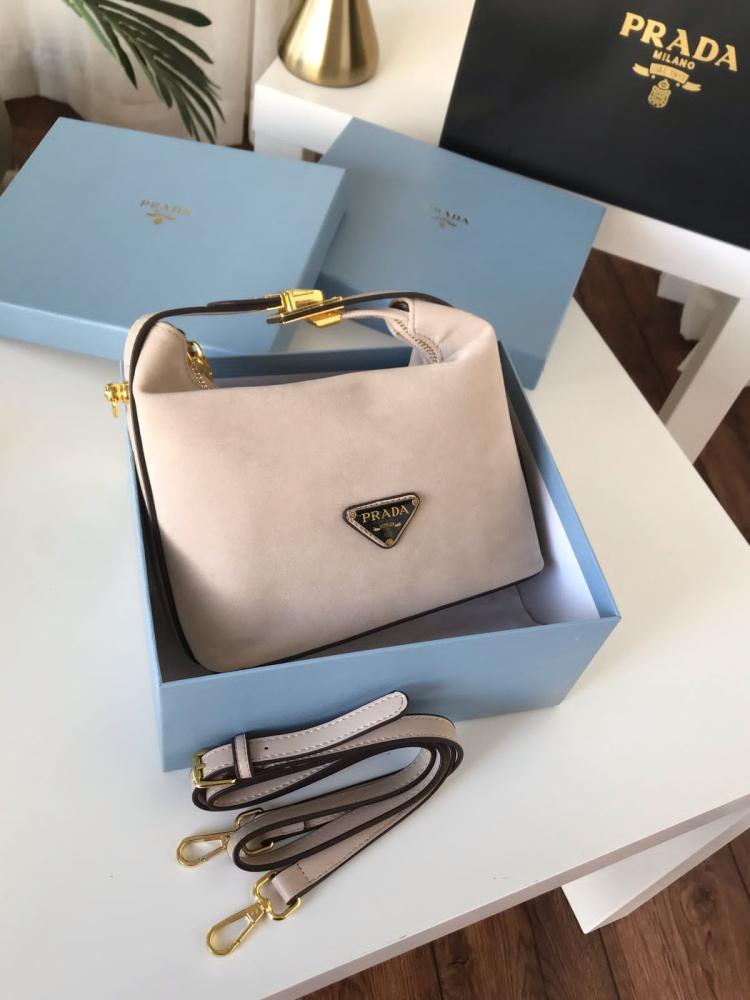 شنطة برادا النسائية الفاخرة