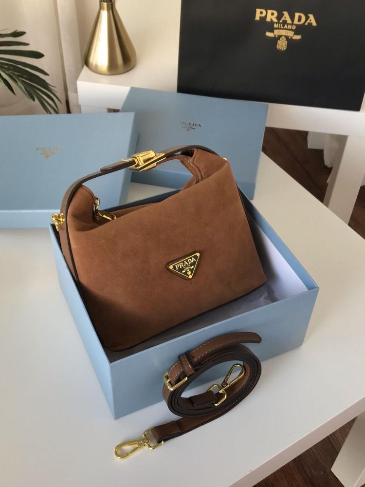 شنطة برادا النسائية الفاخرة