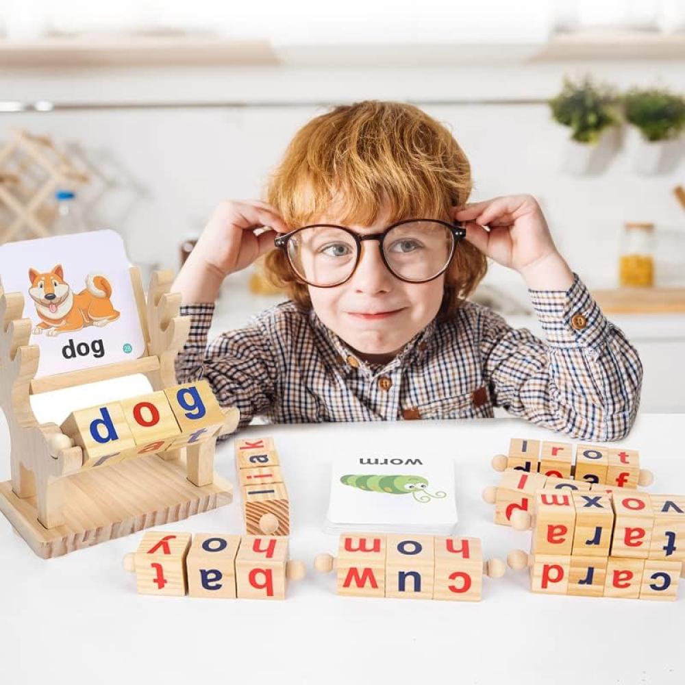لعبة مكعبات الحروف الإنجليزية الخشبية والبطاقات لتعلم القراءة والتهجئة