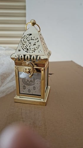 فانوس مضئ معدن