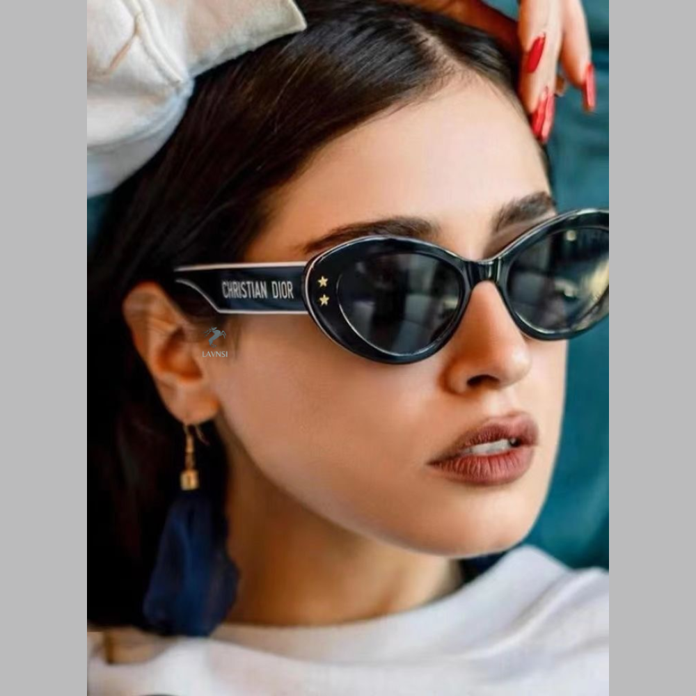 نظارة ديور الفخمة بإطار اسود من الخارج وعدسات سوداء