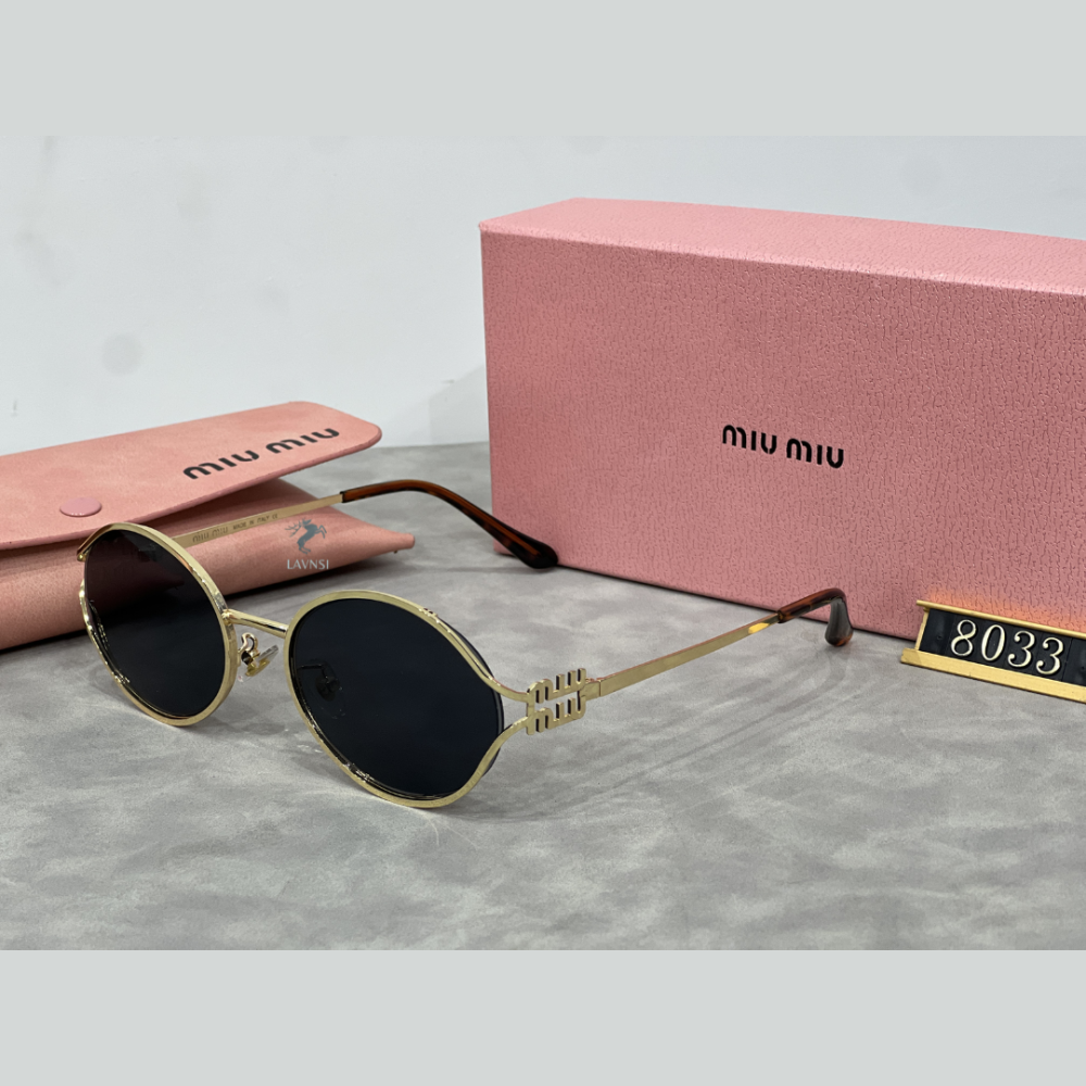 نظارة ميو ميو الترند بإطار ذهبي وعدسات سوداء