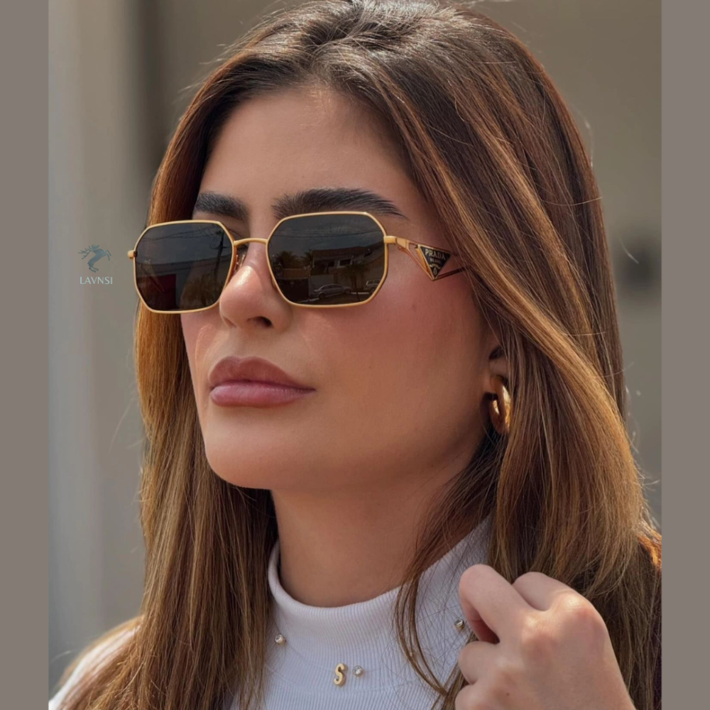 نظارة برادا بإطار ذهبي وعدسات سوداء