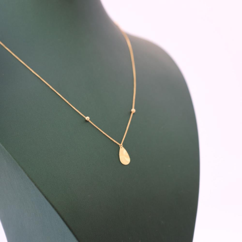 18 karat gold necklace