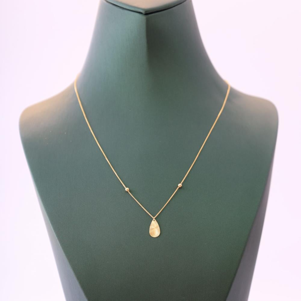 18 karat gold necklace