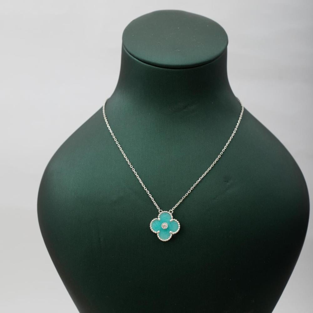 18 karat gold necklace