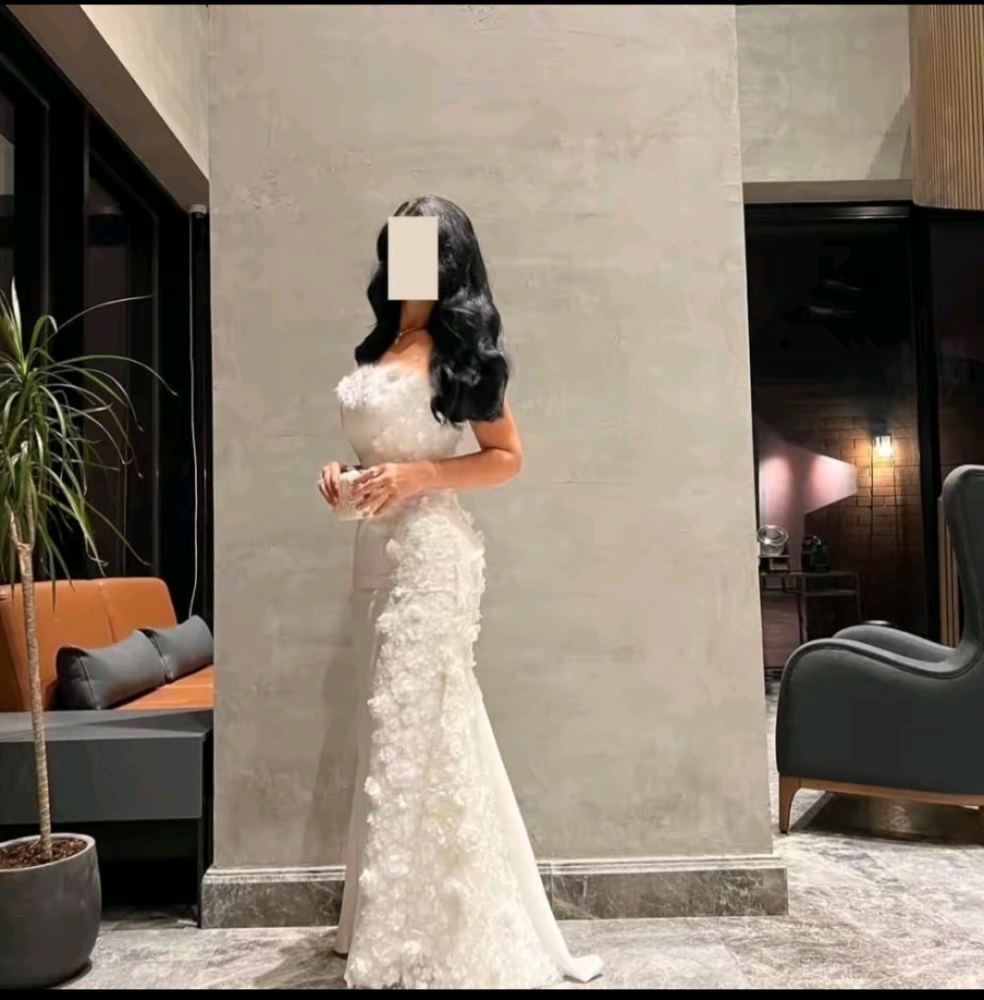 فستان سهرة يحلي الجسم