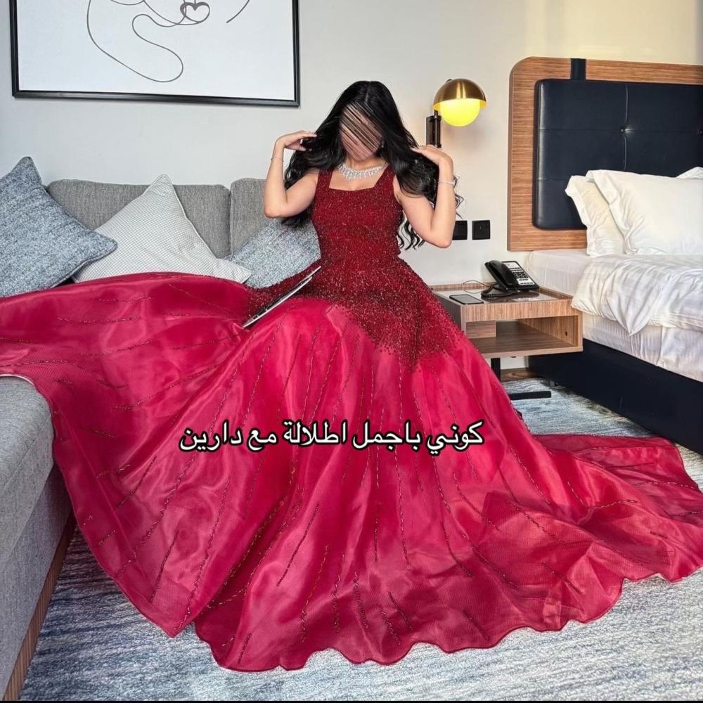فستان اخت المعرس وملكة مطرز بالكامل