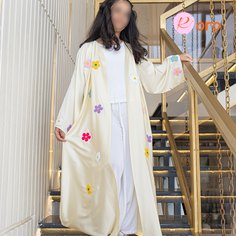 عباية ساتان مطرزة بالورود الملونة