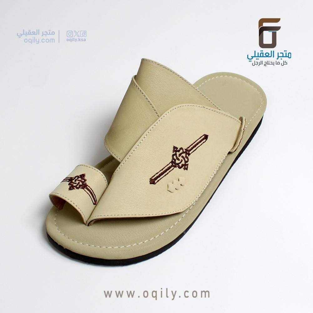 حذاء شرقي شبابي كريمي