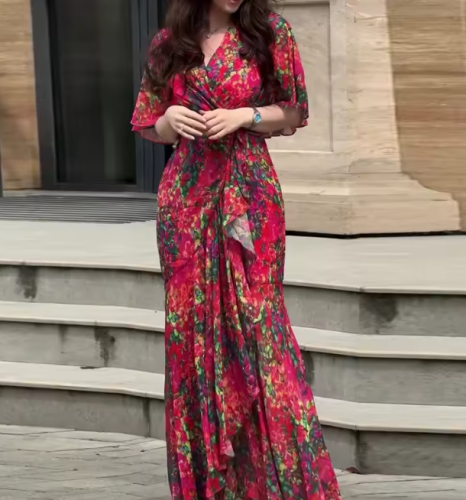 فستان نسائي بياقة على شكل V