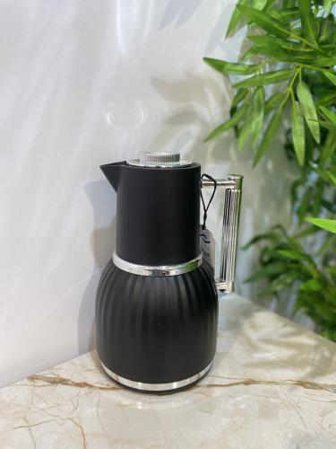 ترمس شاي وقهوة من ماركة "فيولا"