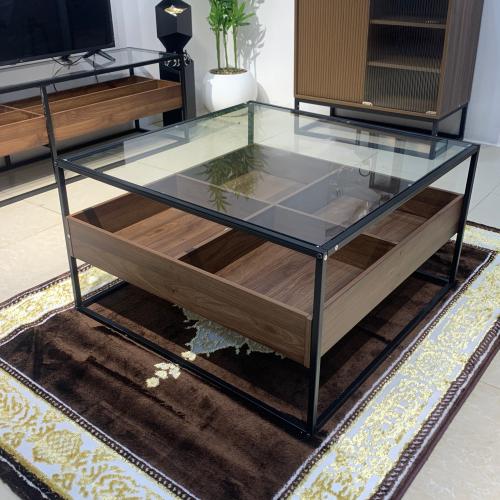 طاولة مفرد مربع