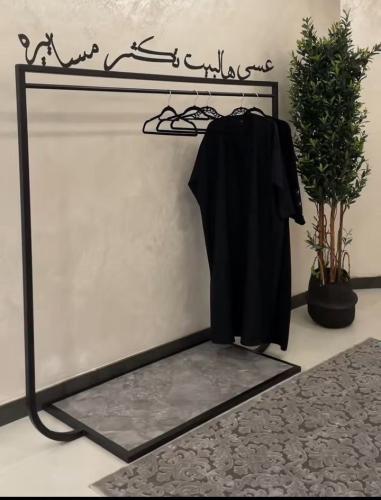معلاق عبايات والاسم حسب الطلب