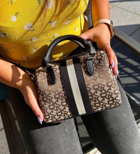 شنطه DKNY صغيره