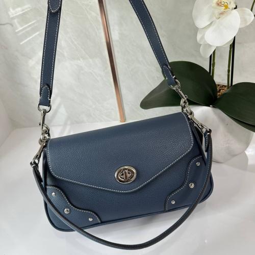 شنطه Coach وسط