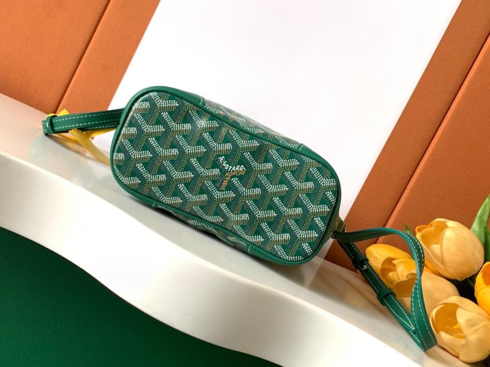 شنطة Goyard