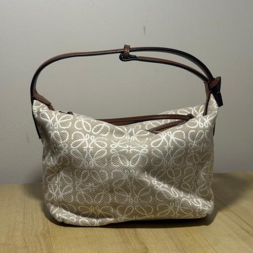شنطة Loewe