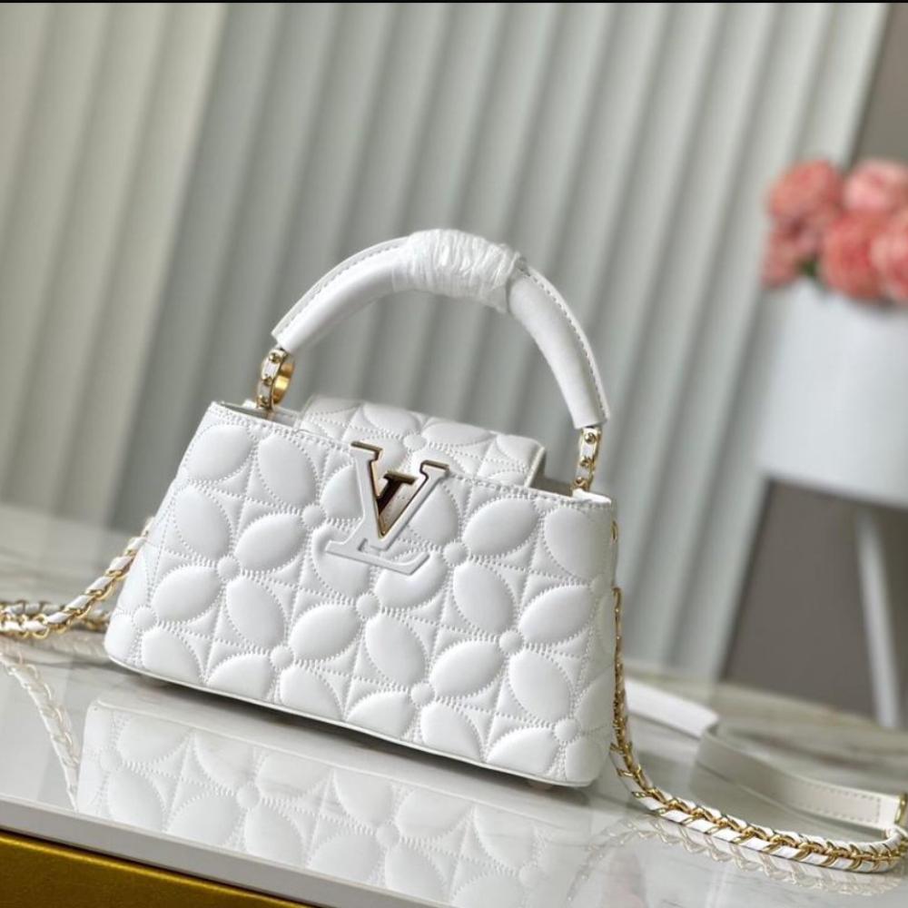 شنطة LV ابيض
