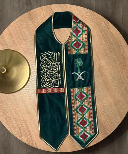 وشاح اليوم الوطني سيفين ونخله مع المملكة