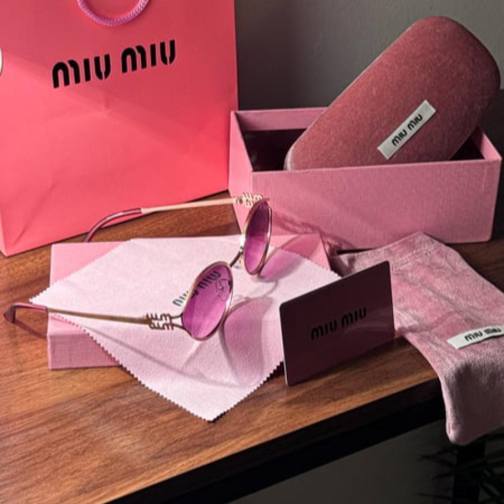 نظارة ميو ميو لون وردي