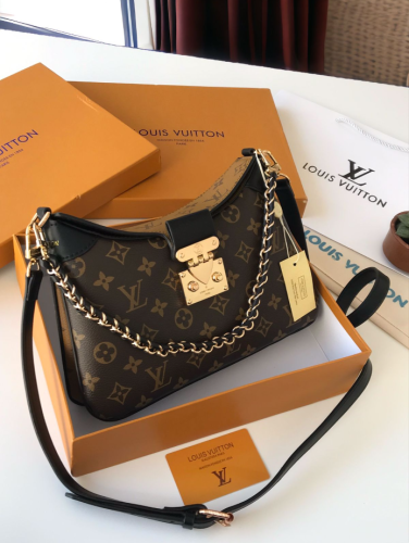 شنط louis vuitton