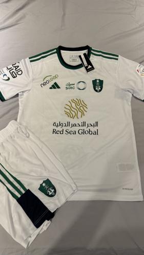 طقم الأهلي أبيض