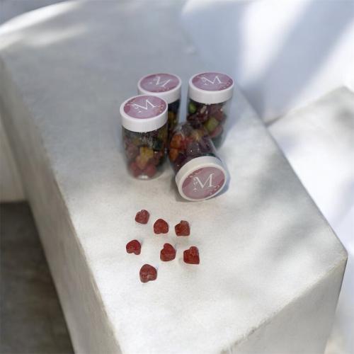 مستكة معطرة على شكل قلوب .