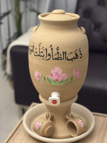 زير مائي مع كوبين وقاعدة