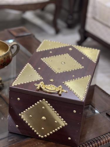 صندوق إهداء خشبي فاخر