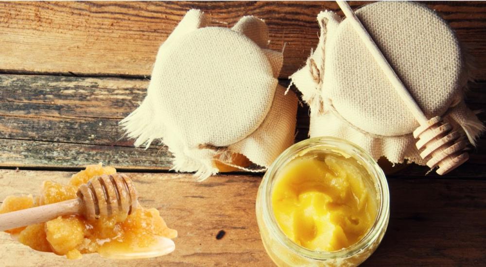 Crystallization of honey