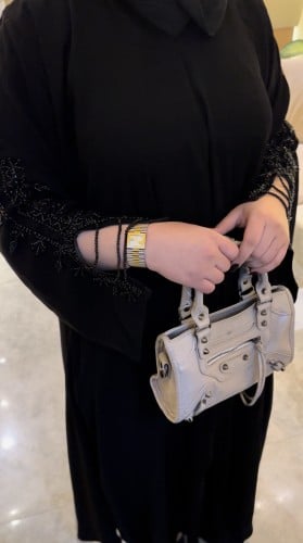 عبايه قماش ملكي باكمام كرستال