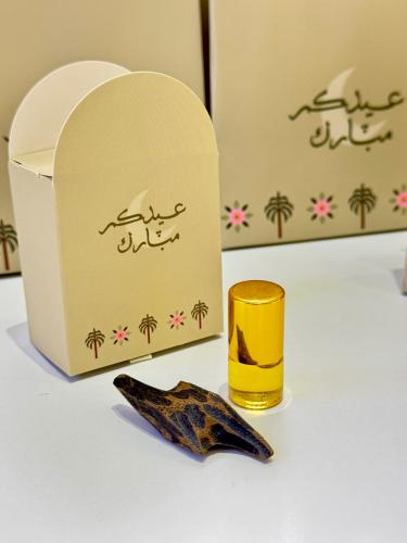 توزيعات للعيد علب صغيرة بلون فستقي مشجّر