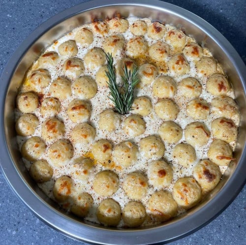 سخان الدجاج بكرات البطاطس المهروسة Chicken with mashed potatoes