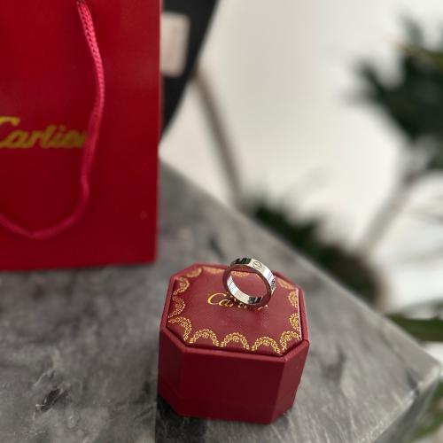 خاتم رجالي او نسائي بلون فضي بنقش