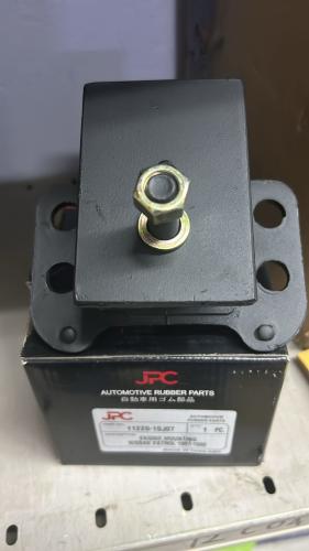 كرسي مكينة نيسان باترول 92/97_صناعه تايلندية_(931048)