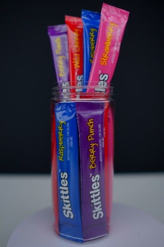 صندوق السكيتلز التوت البري 10 ظروف (Skittles)