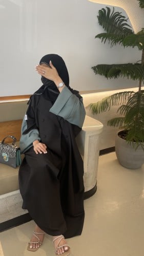 عبايه بليزر بقصه واسعه