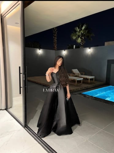 فستان اسود طويل