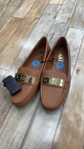 جزمه من DKNY