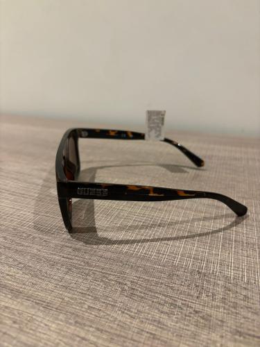 نظاره من Guess