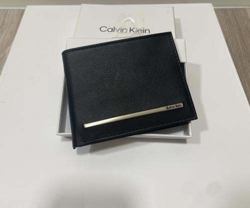 بوك رجالي من Calvin Klein