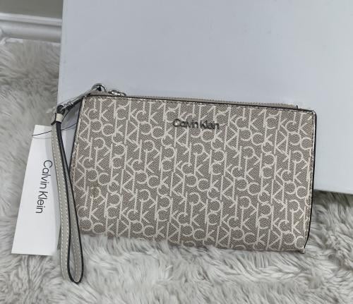 باوتش من Calvin Klein