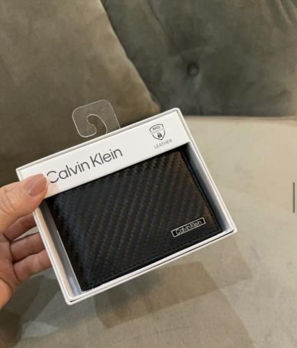 بوك رجالي من Calvin Klein