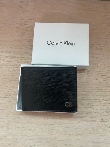 بوك رجالي من Calvin Klein