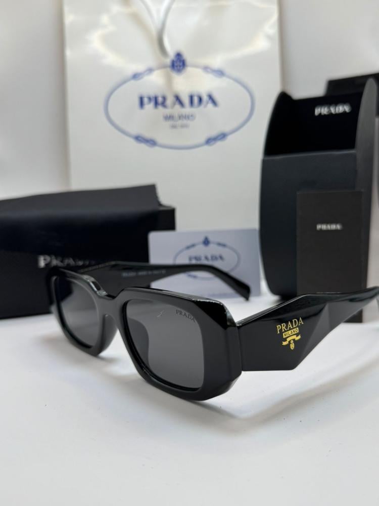 نظارة ماركة برادا